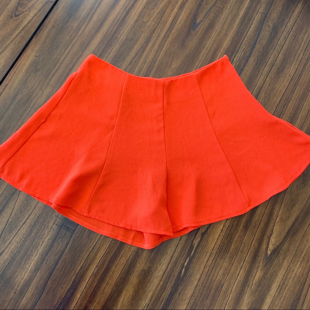 🏷️ Signature8 Orange Flowy Shorts M